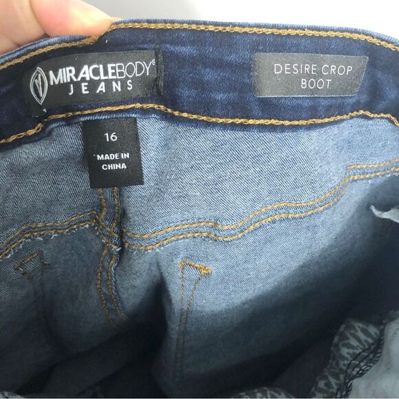 MiracleBody Jeans Womens Size 16 Blue Dark Wash Desire Crop Boot Cut - Picture 7 of 9